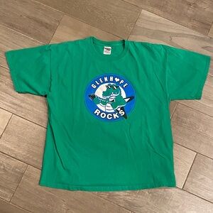 Gildan Tee in Green with Fun Graphic Glen Hope Rocks